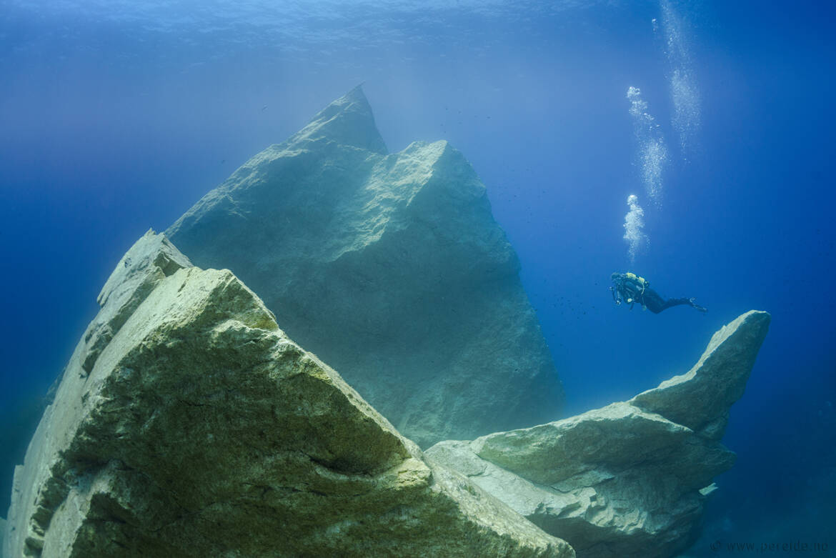 Diver-swimming-between-the-peeks-Azure-Alps_PES9497-smaller.jpg